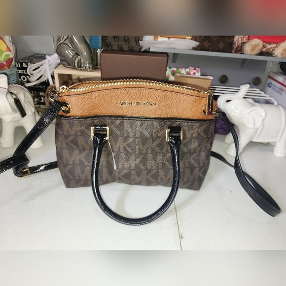 MICHAEL Michael Kors Handbags - MK aubry excellent used condition